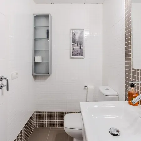 Villa Piscina Privada + Jardin + Parking Privado *