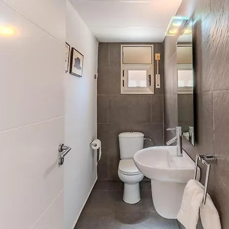 Villa Piscina Privada + Jardin + Parking Privado