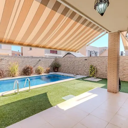 Piscina Privada + Jardin + Parking Privado Villa Cambrils