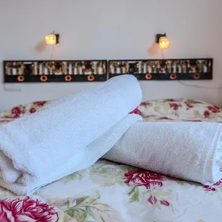 Villa Piscina Privada + Jardin + Parking Privado *
