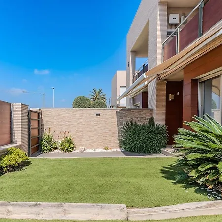 Villa Piscina Privada + Jardin + Parking Privado
